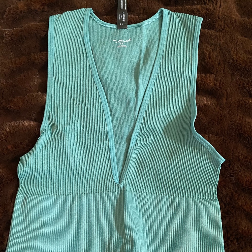 UO crop v neck
